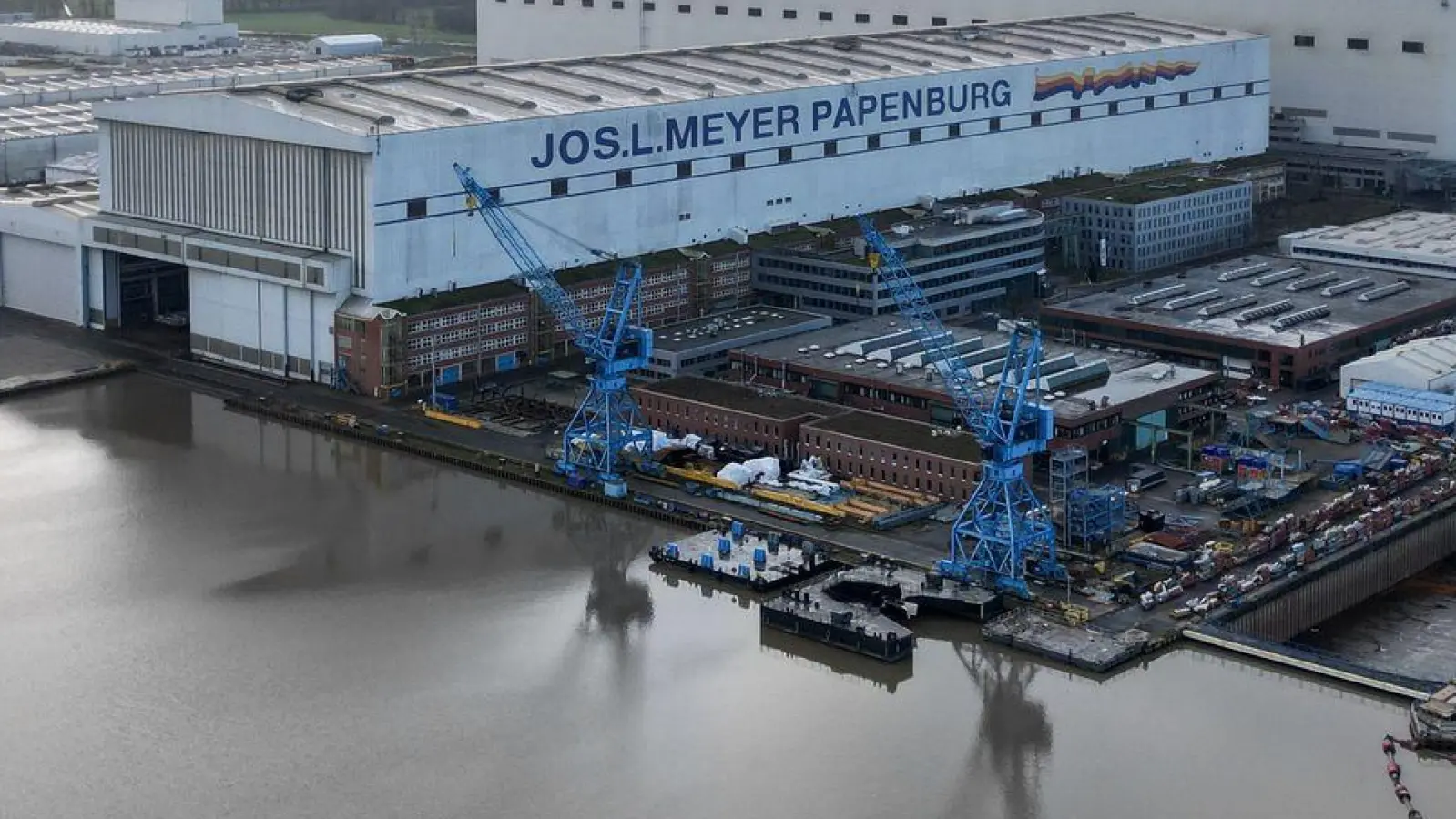 Die Auslastung der Meyer Werft in Papenburg soll mit dem Deal über gut zehn Jahre gesichert sein. (Foto: Lars Penning/dpa)