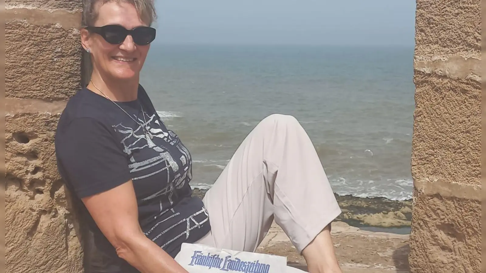 Mit der FLZ unterwegs: Von einer Rundreise durch Marokko, mit Besuch der ummauerten Stadt Essaouira, grüßte Beate Claus aus Ansbach. (Foto: Beate Claus)