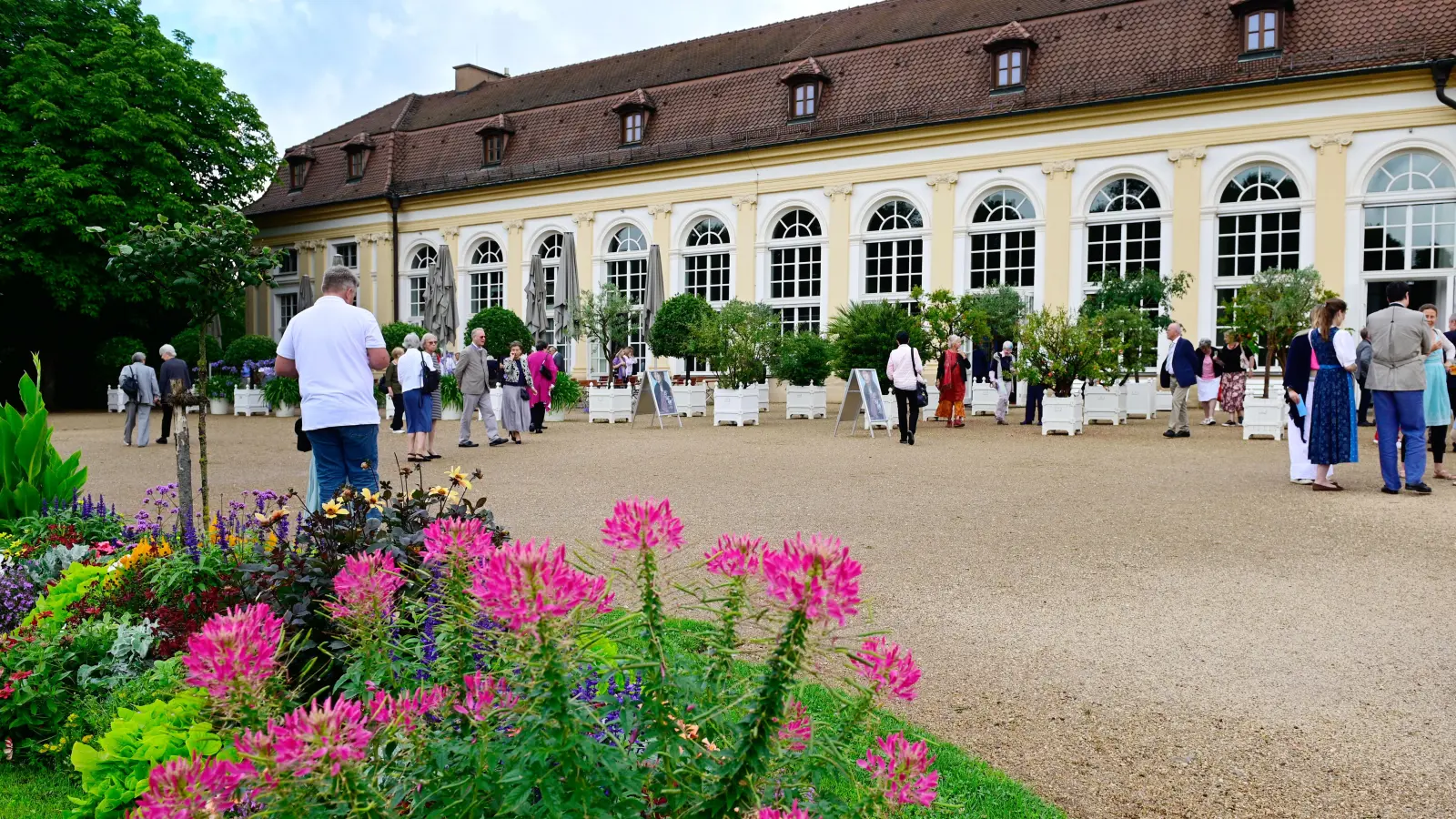 Die Konzertpause im Hofgarten gehört fest zum Konzertritual – falls es nicht regnet. (Foto: Jim Albright)