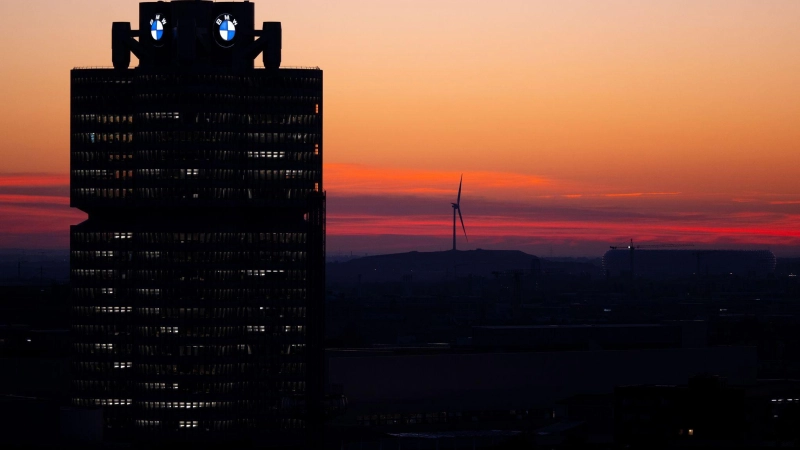 BMW will seine weltweite Belegschaft um gut 5 Prozent verkleinern, Deutschland dürfte besonders betroffen sein. (Archivbild) (Foto: Sven Hoppe/dpa)
