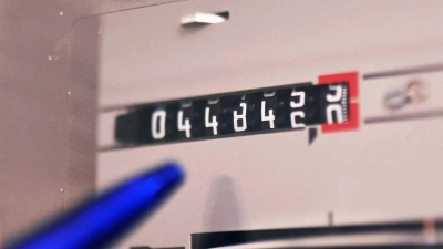 Die Bundesregierung hatte im Koalitionsvertrag angekündigt, die Stromsteuer für alle auf das europäische Mindestmaß zu senken. Doch die Steuerentlastung bleibt nun wohl aus. (Symbolbild) (Foto: Uli Deck/dpa)