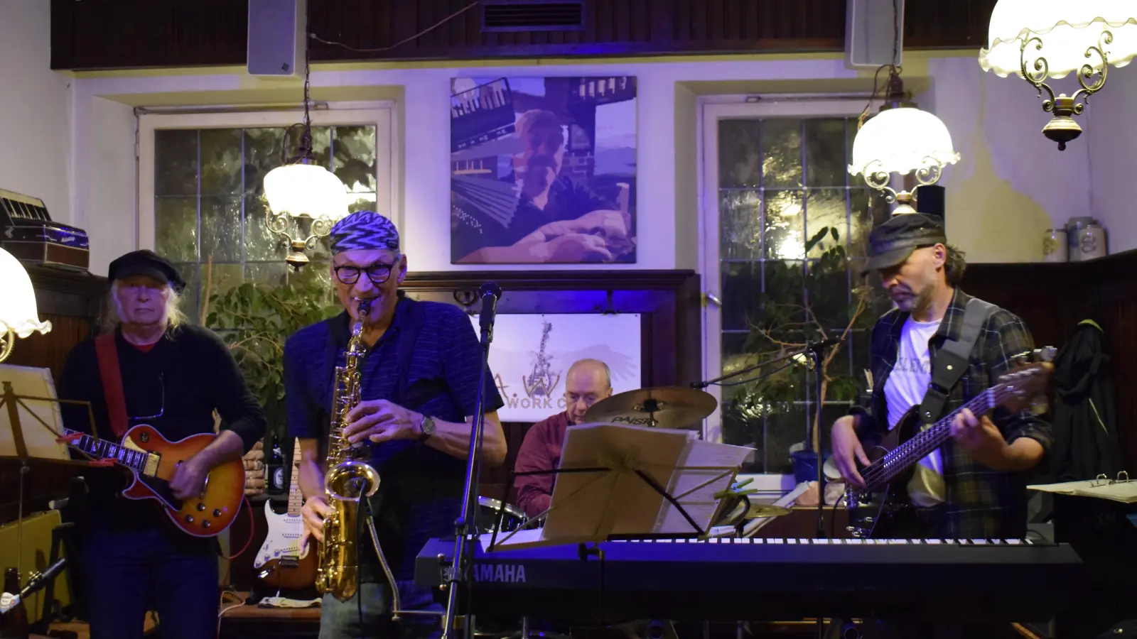 „Jazzd bei uns”: Melange in Eugens Weinstube. (Foto: Christina Özbek)