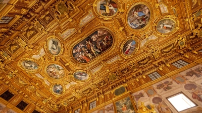 Mit dem Goldenen Saal zeigte die einstige Reichsstadt ihre Macht. (Foto: Stefan Puchner/dpa)