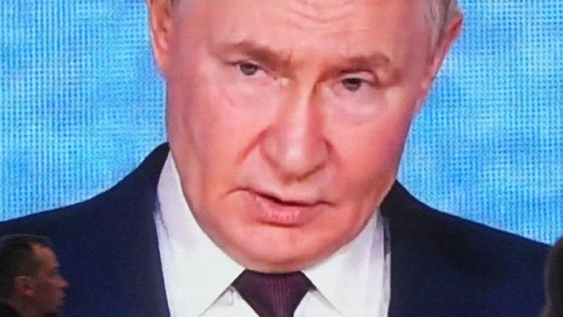 Kremlchef Wladimir Putin weist westliche Warnungen vor einem baldigen Überfall Moskaus auf ein Nato-Land als Unsinn zurück. (Foto: Dmitri Lovetsky/AP/dpa)
