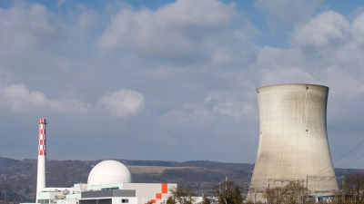 Das schweizerische Kernkraftwerk Leibstadt nebst Kühlturm. (Foto: Alexandra Wey/Keystone/dpa)