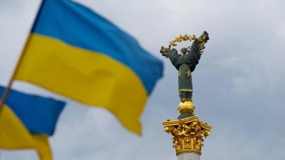Die Ukraine feiert ihren Unabhängigkeitstag - genau dreieinhalb Jahre nach Beginn der russischen Invasion. (Foto: Sean Kilpatrick/The Canadian Press/AP/dpa)