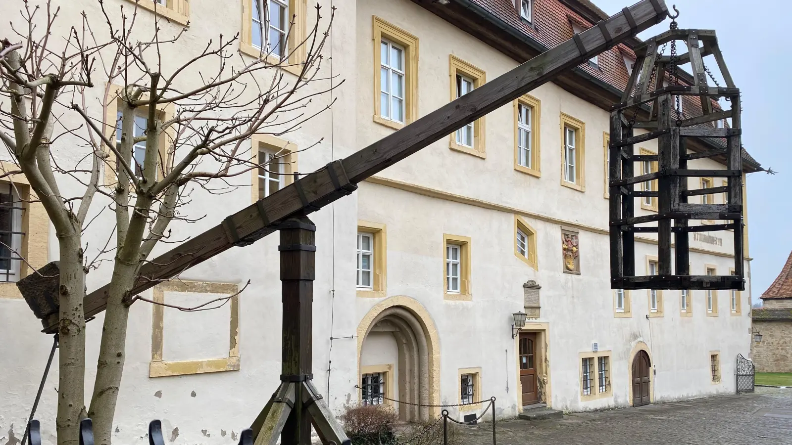 Im Mittelalterlichen Kriminalmuseum gibt es 50.000 Exponate einer vergangenen Zeit (hier die Bäckertaufe) zu sehen. (Foto: Pauline Held)