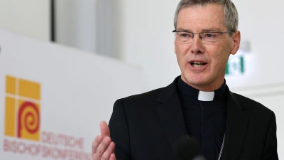 Heiner Wilmer, neuer Chef der deutschen Bischöfe, findet, viele Ukrainer in Deutschland streben „Teilhabe“ an. (Archivbild) (Foto: Daniel Löb/dpa)