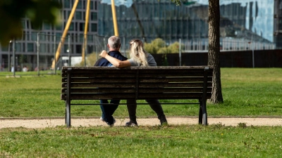 Die Zufriedenheit in Beziehungen kann teils binnen kurzer Zeit stark schwanken. Das ist ein zentrales Ergebnis einer psychologischen Studie unter Federführung der Uni Mainz. (Symbolfoto) (Foto: Paul Zinken/dpa)