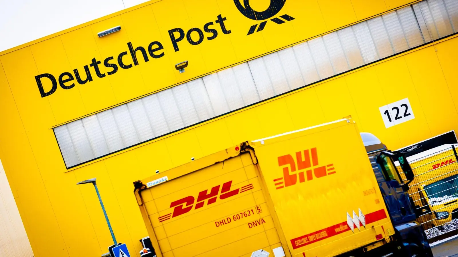 Die Deutsche Post macht Vorschläge zur Briefzustellung in zwei Geschwindigkeiten. (Foto: Moritz Frankenberg/dpa)