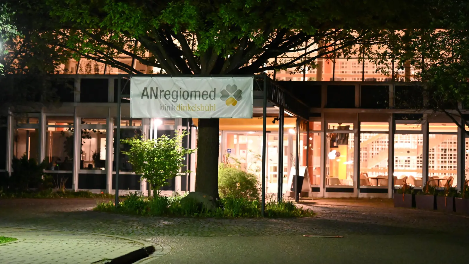 Die Sorge der Menschen ist groß, dass in den Krankenhäusern in Dinkelsbühl (unser Bild) und Rothenburg bald die Lichter ausgehen. Die ANregiomed-Spitze ist überzeugt, dass es dazu nicht kommt. (Foto: Manfred Blendinger)