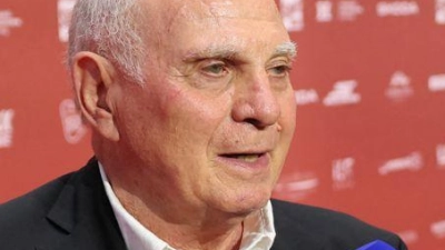 Uli Hoeneß: „Ich hoffe, dass er die Vorschlusslorbeeren am Ende auch erfüllt.“ (Foto: Christian Charisius/dpa)