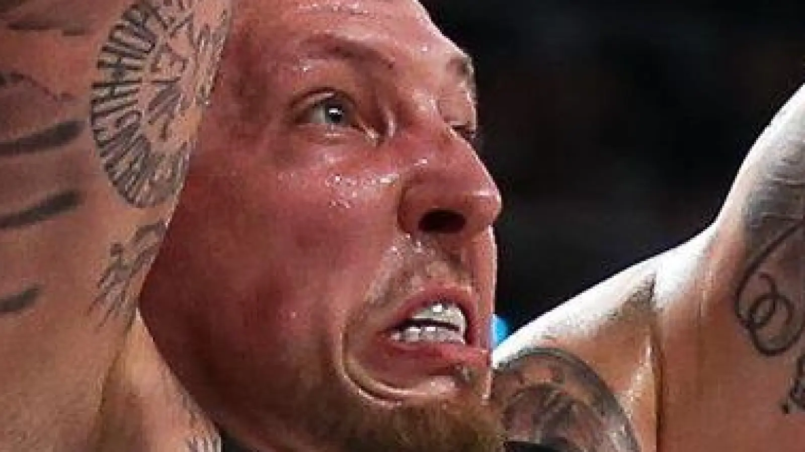 Daniel Theis und den deutschen Basketballern fehlen noch zwei Siege zum EM-Titel. (Foto: Matthias Stickel/dpa)