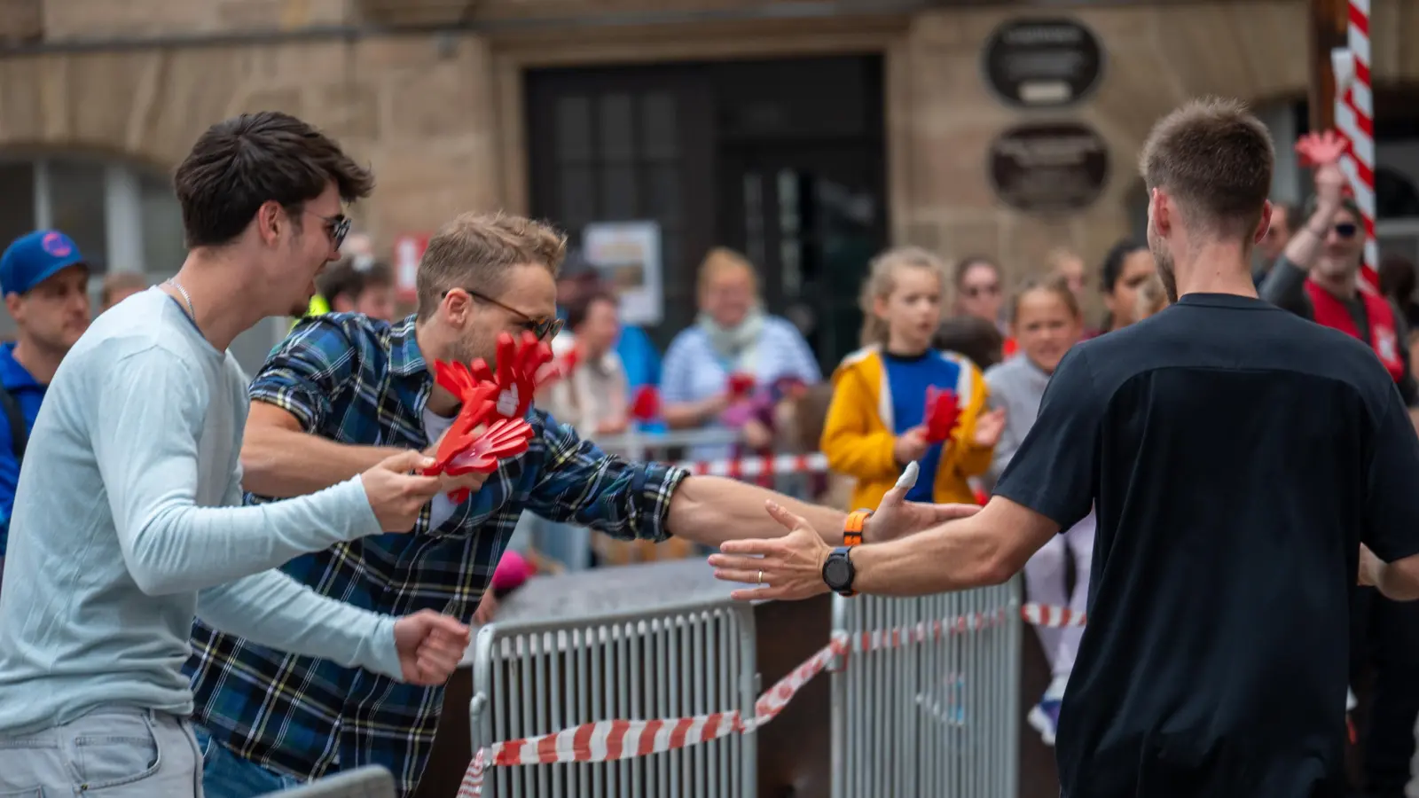 Angefeuert wurden sie dabei von etwa 5000 Zuschauern. (Foto: René Chlopotowski)