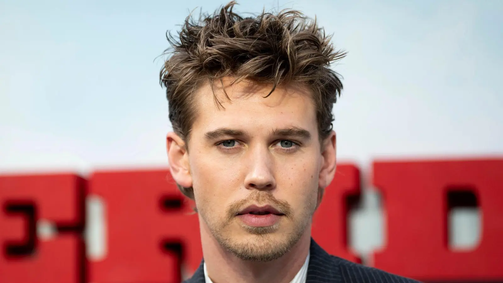 Austin Butler könnte in einer „Miami Vice“-Neuauflage die Nachfolge von Don Johnson antreten. (Archivbild)  (Foto: Scott A Garfitt/Invision/AP/dpa)
