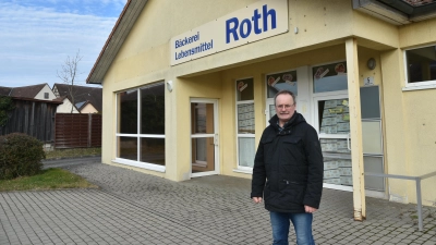 Die Gemeinde erwarb 2024 den ehemaligen Supermarkt mit Metzgerei. Bürgermeister Wolfgang Schmidt möchte die Weiternutzung des Gebäudes noch in dieser Wahlperiode unter Dach und Fach bringen. Direkt neben dem Haus hat die Gemeinde weitere Grundstücke für einen möglichen Interessenten gekauft. (Foto: Anita Dlugoß)