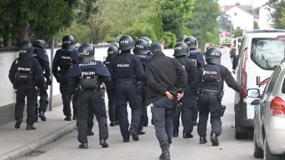 Mit einem Großaufgebot war die Polizei im Münchner Norden im Einsatz, ebenso auf dem Oktoberfest.  (Foto: Felix Hörhager/dpa)