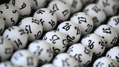 Die Staatliche Lotterie- und Spielbankverwaltung erzielte im ersten Halbjahr einen Umsatz von 641,8 Millionen Euro. (Symbolbild) (Foto: Arne Dedert/dpa)