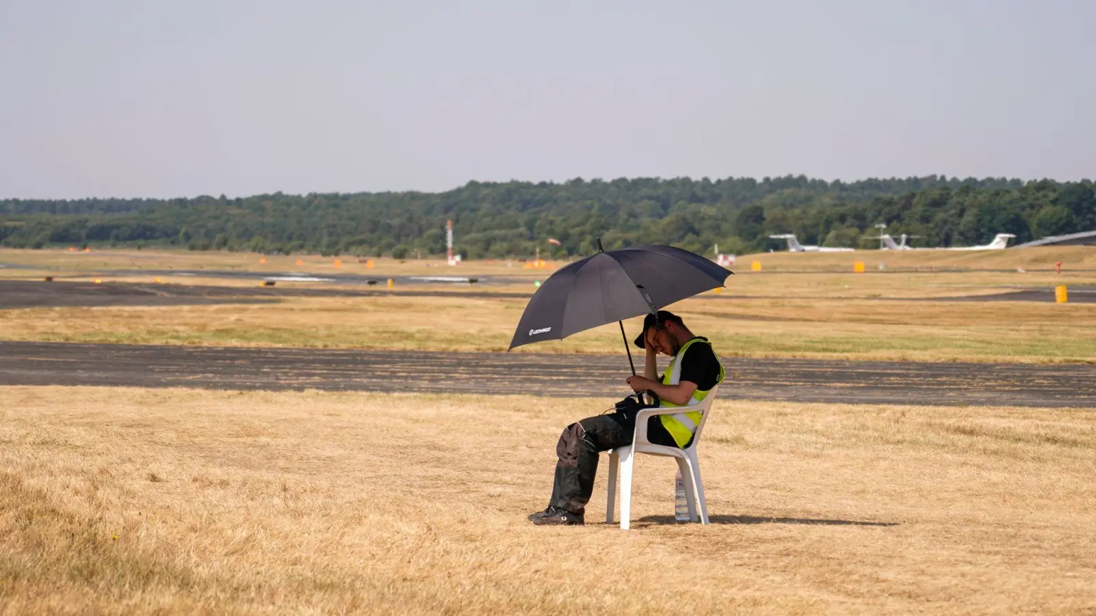 Im vergangenen Jahr war es im Sommer auch in Großbritannien ungewöhnlich heiß. (Foto: Alberto Pezzali/AP/dpa)
