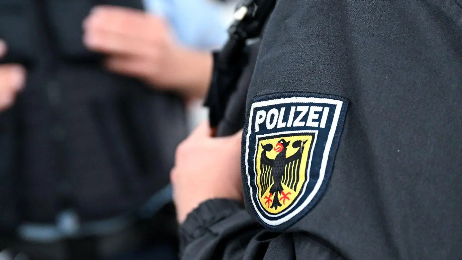 Nach dem unberechtigten Auslösen des Nothalts ermittelt die Bundespolizei in München. (Symbolbild) (Foto: Sven Hoppe/dpa)