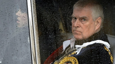 Prinz Andrew zieht sich weiter aus dem Königshaus zurück. (Foto: Toby Melville/Pool Reuters/dpa)