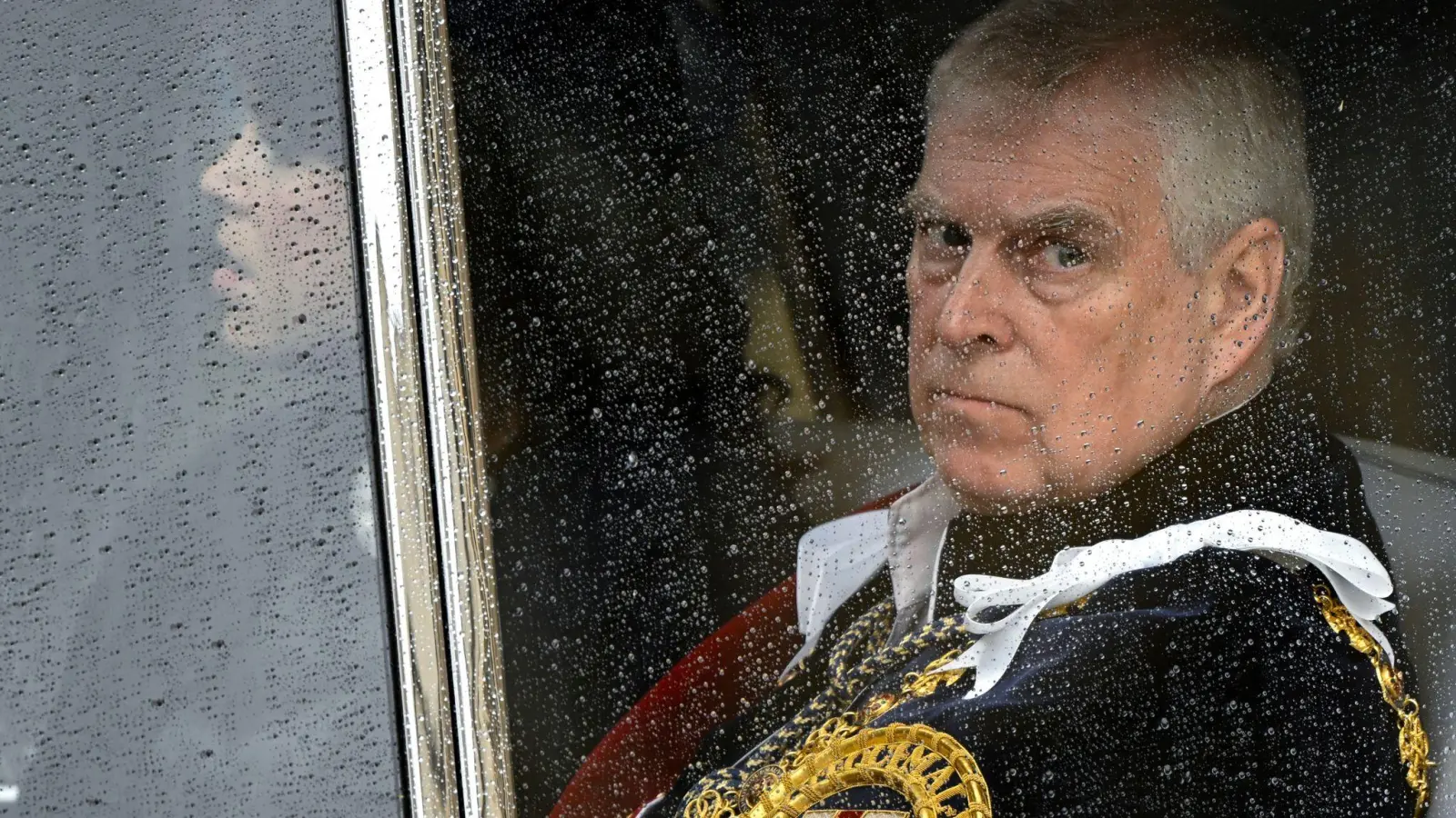 Prinz Andrew zieht sich weiter aus dem Königshaus zurück. (Foto: Toby Melville/Pool Reuters/dpa)