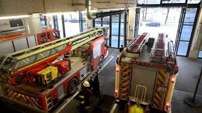 In der Tiefgarage brannten etwa zehn Autos. (Symbolbild)  (Foto: Felix Hörhager/dpa)