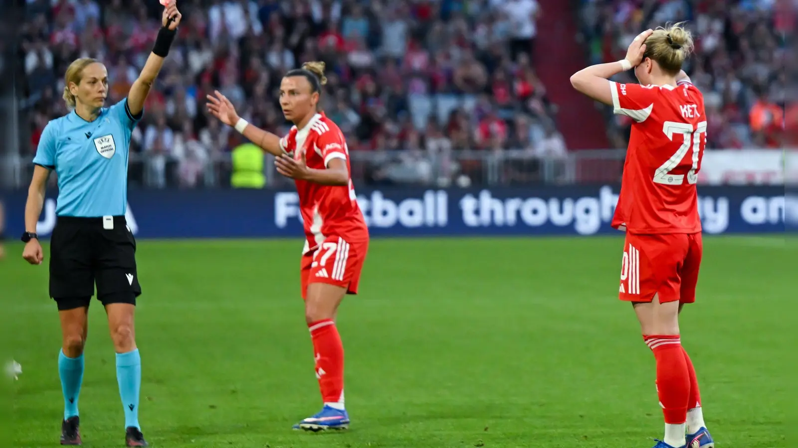 Rot für Franziska Kett (Foto: Sven Hoppe/dpa)