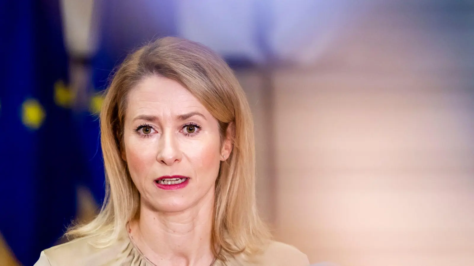 Die EU-Außenbeauftragten Kaja Kallas sieht trotz der neuen US-Sicherheitsstrategie eine weiterhin enge Allianz zwischen den USA und Europa. (Archivbild) (Foto: Geert Vanden Wijngaert/AP/dpa)