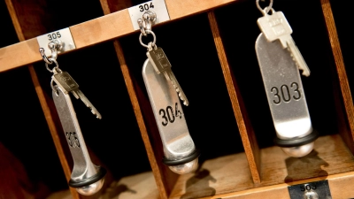 Im ersten Halbjahr kamen zwar mehr Gäste nach Bayern, sie blieben aber kürzer. (Symbolbild)  (Foto: Sven Hoppe/dpa)