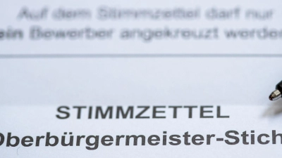 Bis zu den nächsten Stichwahlen auf kommunaler Ebene ist es in Bayern zwar noch eine Weile hin - schon jetzt ist aber klar: Es gibt vielerorts viel zu wenige Bewerber für Stadt- und Gemeinderatsposten. Die SPD will das ändern. (Illustration)  (Foto: Daniel Karmann/dpa)