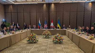 Russische Staatsmedien beschrieben die Verhandlungsatmosphäre als „sehr angespannt“. (Foto: -/Ukrainian National Security and Defense Council press office/AP/dpa)