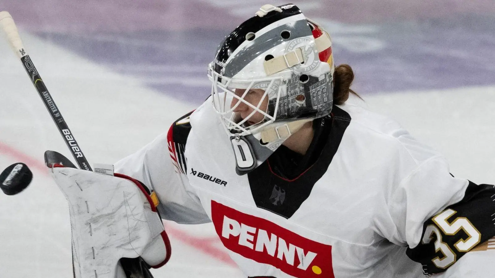 DEB-Torhüterin Sandra Abstreiter spielt eine starke WM. (Foto: Sven Hoppe/dpa)