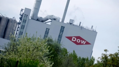 Der Konzern will einzelne Anlagen in Böhlen und Schkopau schließen.  (Foto: Sebastian Willnow/dpa)