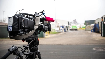 An unbekannter Stelle auf dem Gelände eines Entsorgungsbetriebes ist ein toter Säugling im Müll gefunden worden. (Foto: Sina Schuldt/dpa)