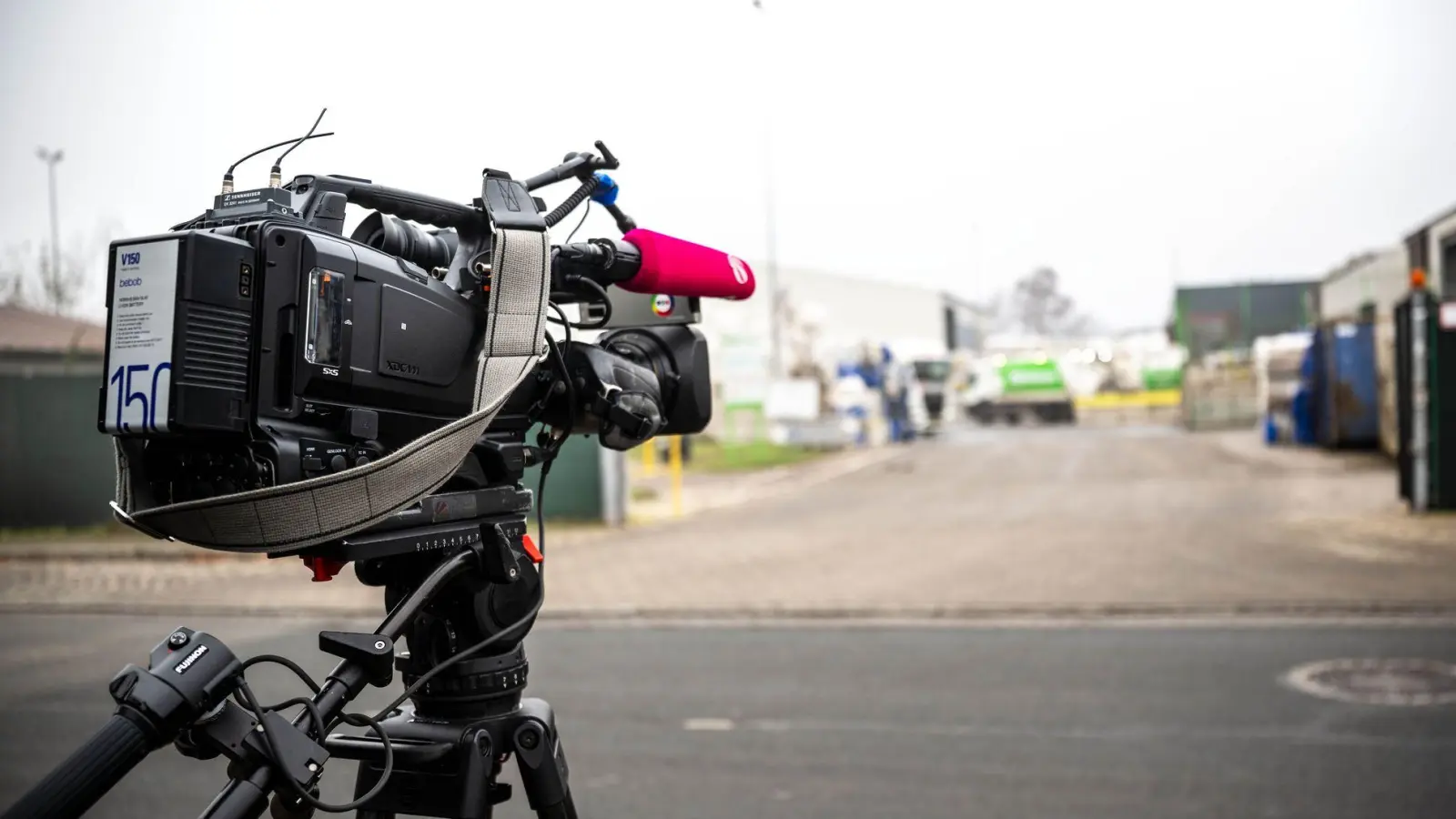 An unbekannter Stelle auf dem Gelände eines Entsorgungsbetriebes ist ein toter Säugling im Müll gefunden worden. (Foto: Sina Schuldt/dpa)