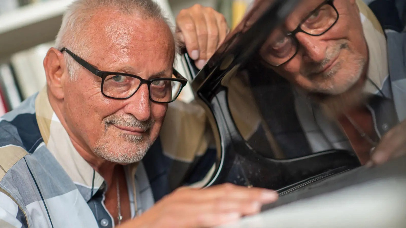 Klavierspielen kann Konstantin Wecker wegen Nervenschäden an der Hand laut eigenem Bekunden nicht mehr. (Archivbild) (Foto: Peter Kneffel/dpa)