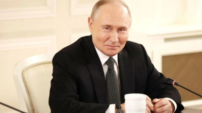 Jedes Jahr hält Putin beim Wirtschaftsforum in seiner Heimatstadt St. Petersburg eine Rede. (Foto: Vyacheslav Prokofyev/Kremlin Pool/Planet Pix via ZUMA Press Wire/dpa)