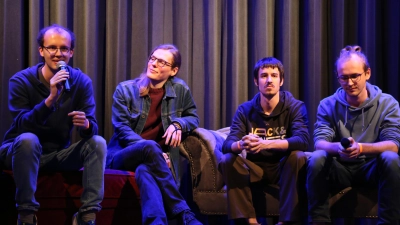 Sprachen beim dritten Beyond-Filmfestival im KulturKino Feuchtwangen (von links): die Filmemacher Oliver Tomandl, Jonas Thurn, Felix Weinmann und Sebastian Rathgeber. (Foto: Martina Kramer)