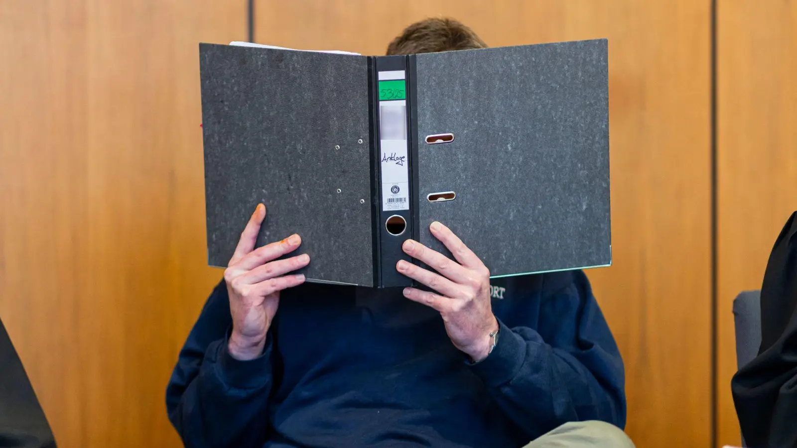 Erst Gift im Kaffee, dann 23 Schläge mit einem Eisenrohr: Nach dem Tod seiner Ex-Lebensgefährtin wird ein 41-Jähriger zu 13 Jahren Gefängnis verurteilt. (Archivbild)  (Foto: Michael Matthey/dpa)