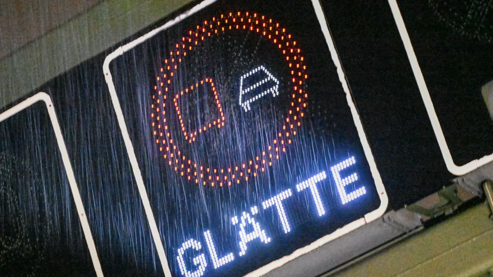 Glatteis und Nebel in Bayern. (Symbolbild) (Foto: Jason Tschepljakow/dpa)