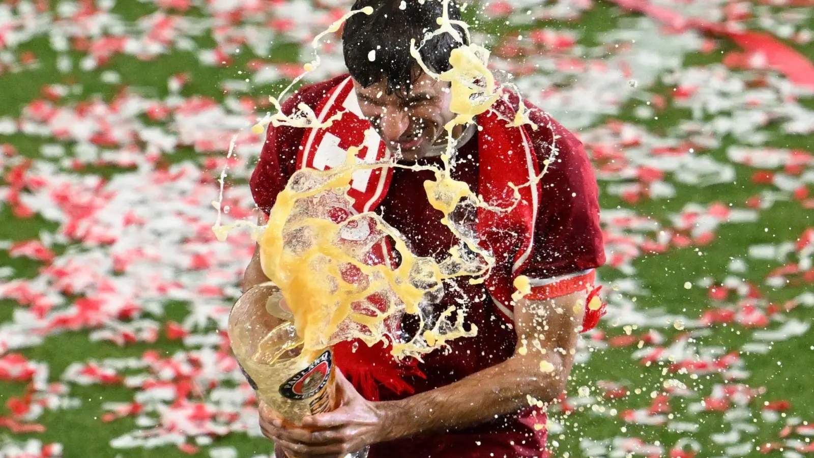 Thomas Müller reiste mit Mitspielern über die trainingsfreien Tage nach Ibiza. (Foto: Sven Hoppe/dpa)