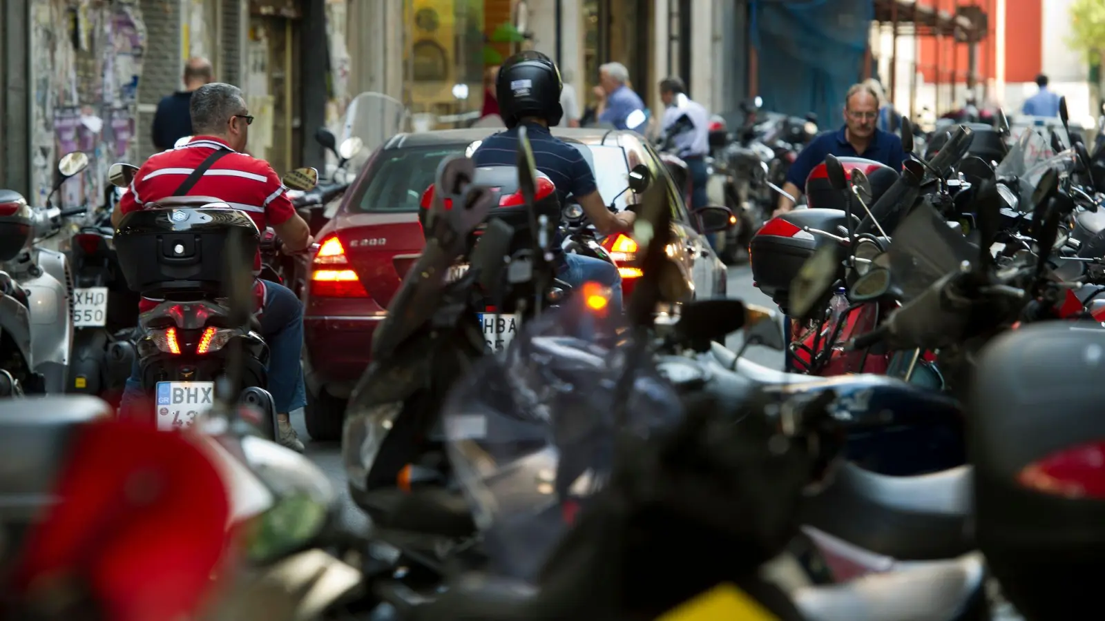 Jeder fünfte Motorradfahrer in Griechenland ist ohne Helm unterwegs. (Foto-Archiv) (Foto: picture alliance / dpa)