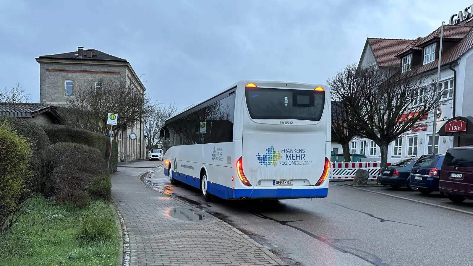 Der Schulbus bediente den Steinacher Bahnhof hingegen wie gewohnt. (Foto: Gudrun Bayer)