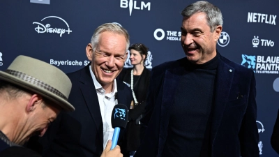 Kerner und Söder kamen gemeinsam zur Preisverleihung.  (Foto: Felix Hörhager/dpa)