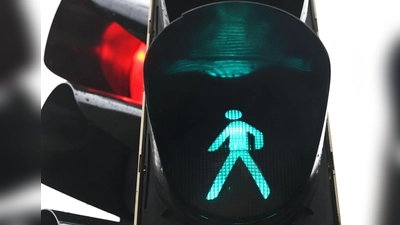 Weshalb die Täter die Fußgängerampel abmontierten, ist bisher unklar. (Symbolbild) (Foto: Uli Deck/dpa)