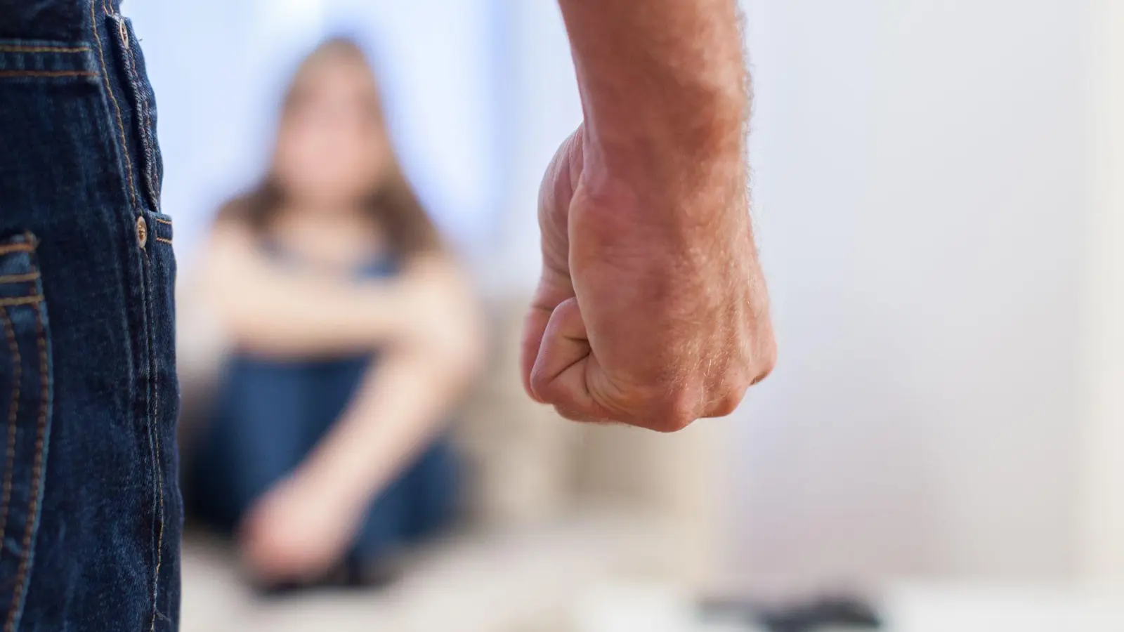 Urteil: Ein Mann, der seine Frau schwer misshandelt hat und nicht erwerbstätig war, hat bei der Scheidung keinen Anspruch auf Durchführung des Versorgungsausgleichs. (Foto: Christin Klose/dpa-tmn)