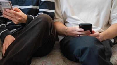 Nummer vergessen? Ein Drittel der Menschen ab 16 kennt die eigene Handynummer nicht auswendig. (Foto: Helena Dolderer/dpa)
