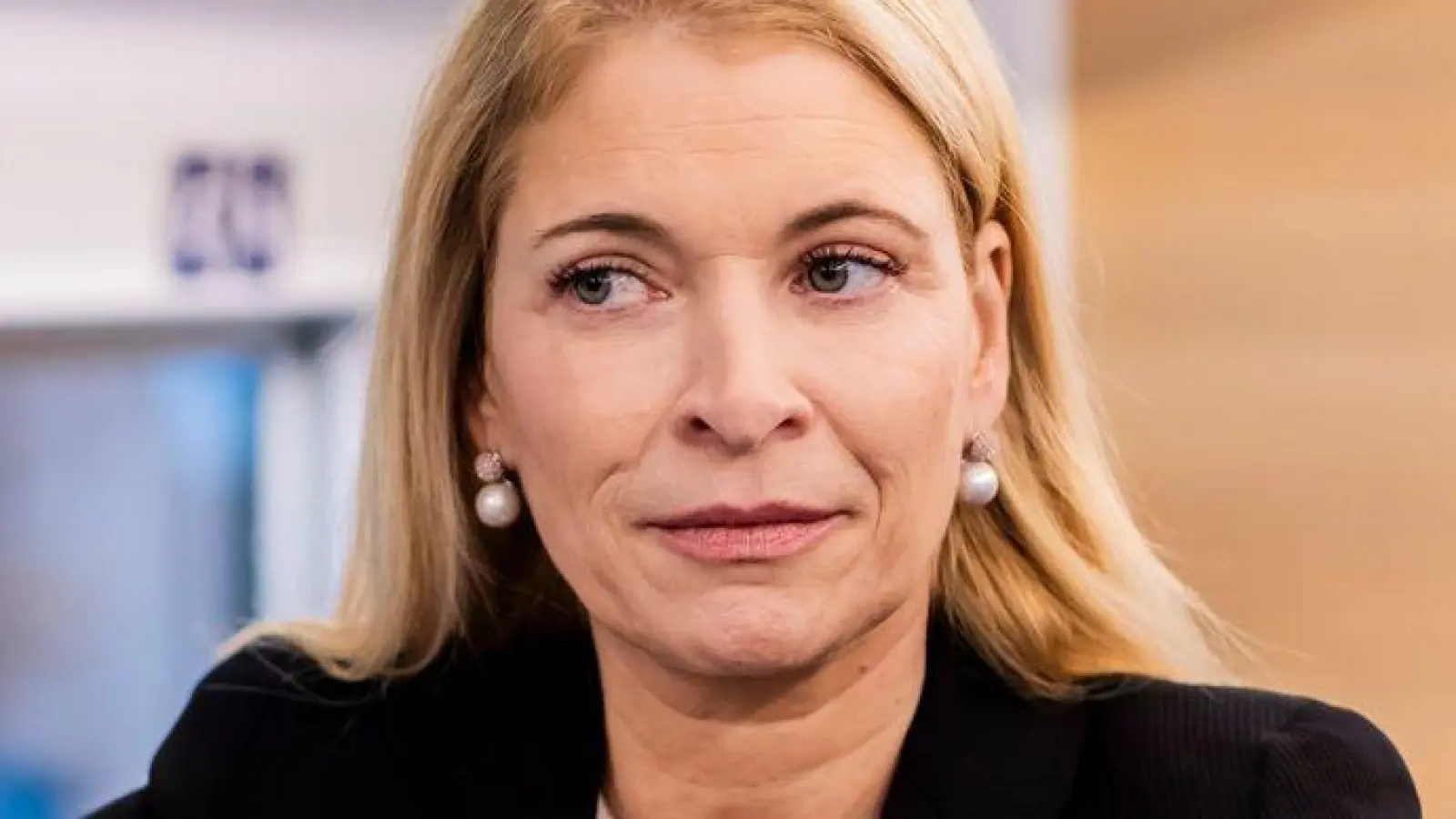 Die neue Bahnchefin Evelyn Palla soll mit einem neuen Vorstandsteam die Probleme bei der Bahn angehen. (Archivbild) (Foto: Christoph Soeder/dpa Pool/dpa)