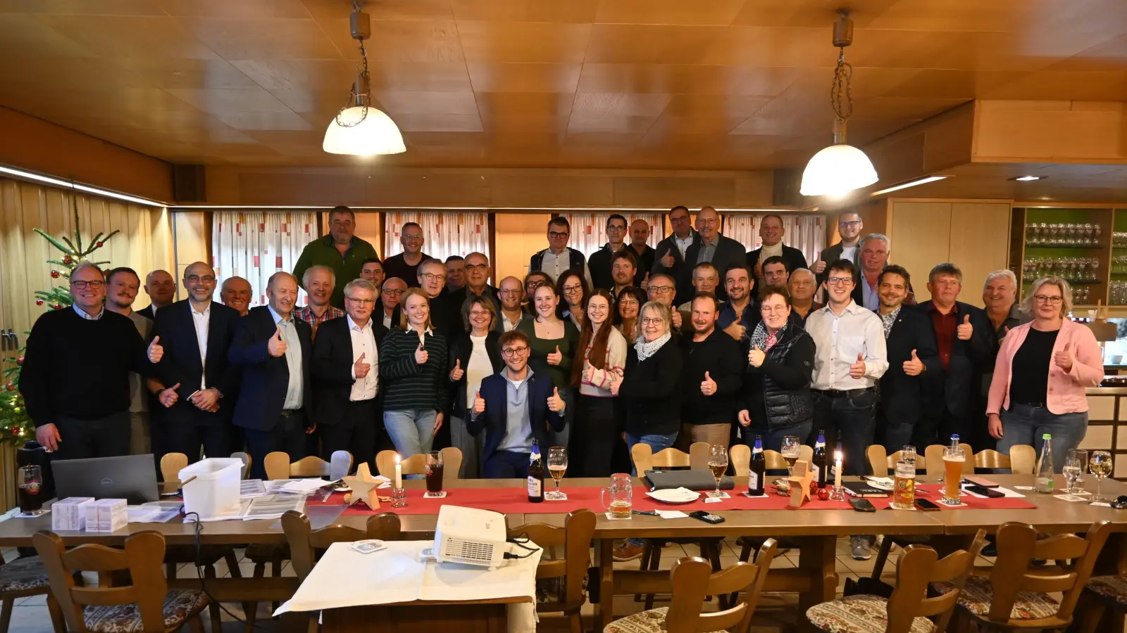 Die Kandidatinnen und Kandidaten der Freien Wähler für den Kreistag. (Foto: Anna Beigel)